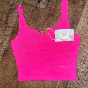 pink tank top